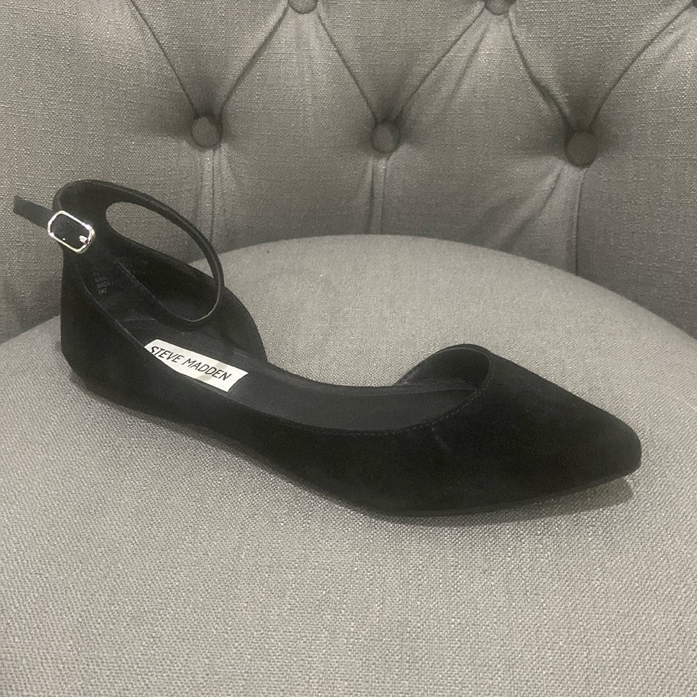 Steve Madden suede buckle ankle pointy flats